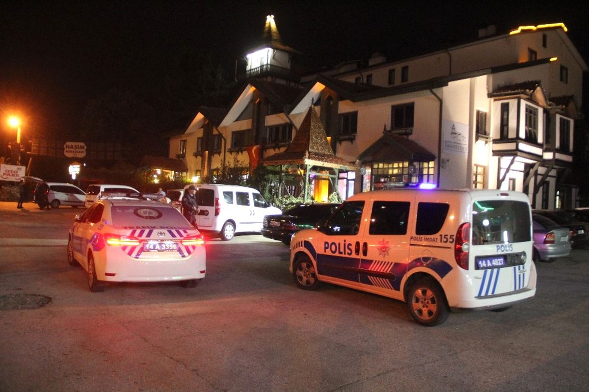 Müşterilerle Kavga Eden Otel İşletmecisi, Silahını Çekti: 3 Yaralı