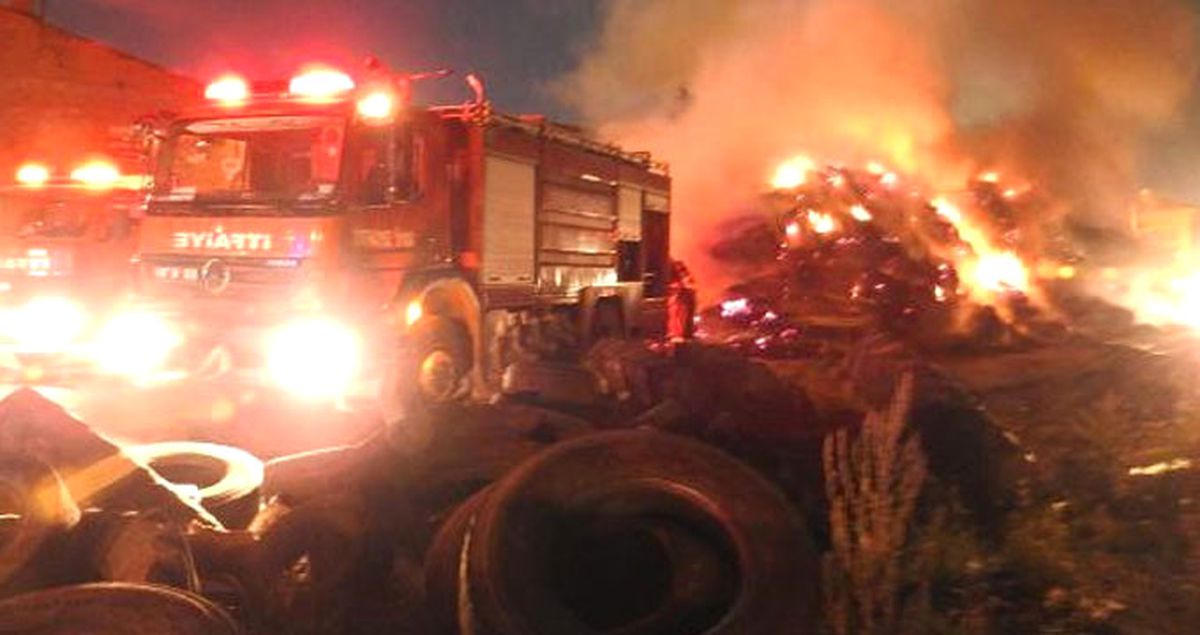 Çorum'da Saman Yüklü TIR Alev Topuna Döndü, Sürücüsü Yaralandı