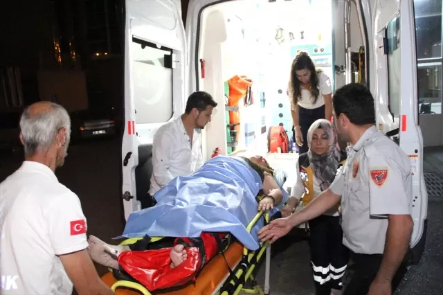 Erzincan'da Otomobil Devrildi: 3 Yaralı