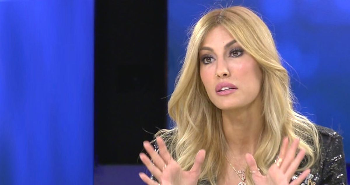 'Meditasyonla Öldüğüm Günü Gördüm' Sözleriyle Alay Konusu Olan Çağla Şıkel Ateş Püskürdü
