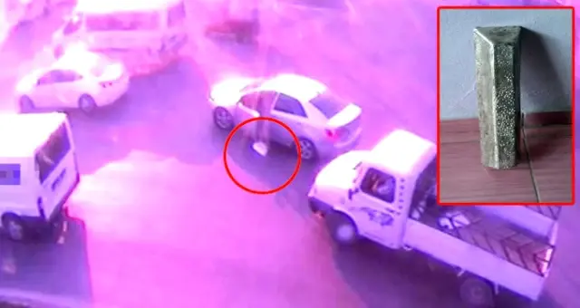 Yola Düşen Külçe Altını Alıp Evine Götüren Suriyeli, Gözaltına Alındı Yola Düşen Külçe Altını Alıp Evine Götüren Suriyeli, Gözaltına Alındı