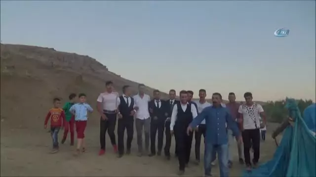 Ağrı'da 'Şah Bezeme' Geleneği Yüz Yıllardır Devam Ediyor Ağrı'da 'Şah Bezeme' Geleneği Yüz Yıllardır Devam Ediyor