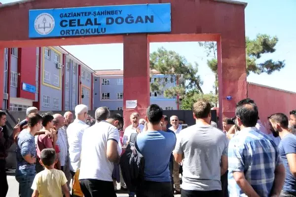 Celal Doğan Ortaokulu'nun Adının Değiştirilme Kararına Tepki Celal Doğan Ortaokulu'nun Adının Değiştirilme Kararına Tepki