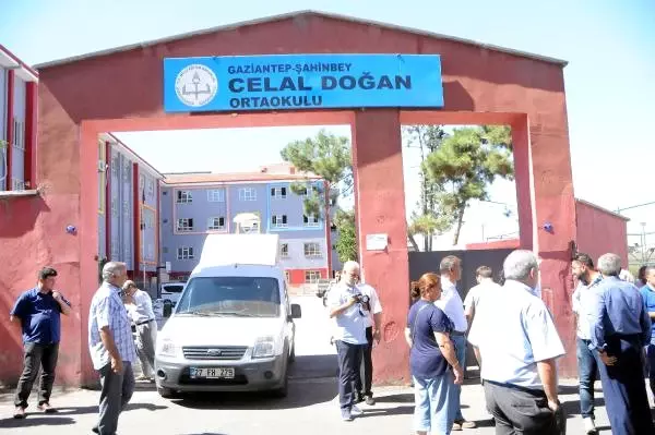 Celal Doğan Ortaokulu'nun Adının Değiştirilme Kararına Tepki Celal Doğan Ortaokulu'nun Adının Değiştirilme Kararına Tepki