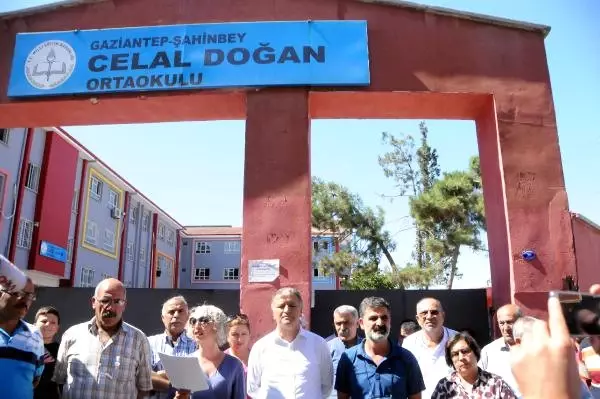 Celal Doğan Ortaokulu'nun Adının Değiştirilme Kararına Tepki Celal Doğan Ortaokulu'nun Adının Değiştirilme Kararına Tepki