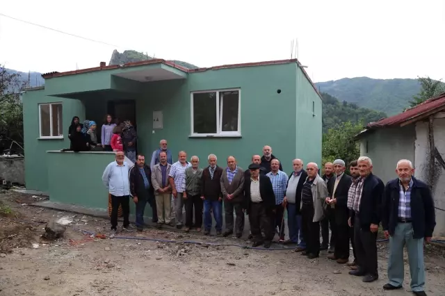 Evi Yanan Yaşlı Kadına Hayırseverlerden Yeni Ev haberi fotografı
