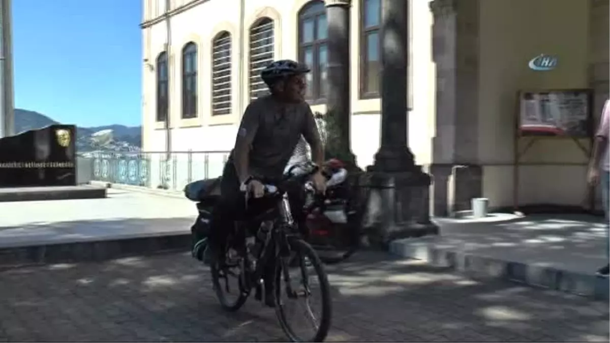 İranlı Akademisyenler 'Barış ve Dostluk' İçin Pedal Çeviriyorlar