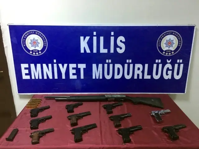 Kilis'te Bir Evde 11 Adet Tabanca Operasyonu