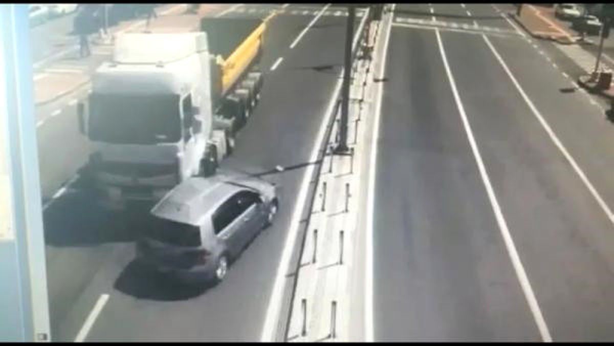 Tır Otomobile Çarptı: 1 Yaralı
