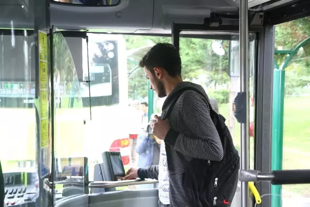 Yeni Öğrencilerin Ulaşım Kartları Hazır