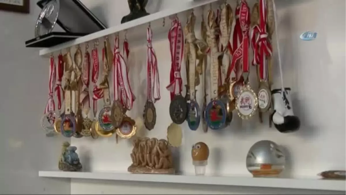 Ailesinden Ayrı Ama Dünya İkincisi Oldu