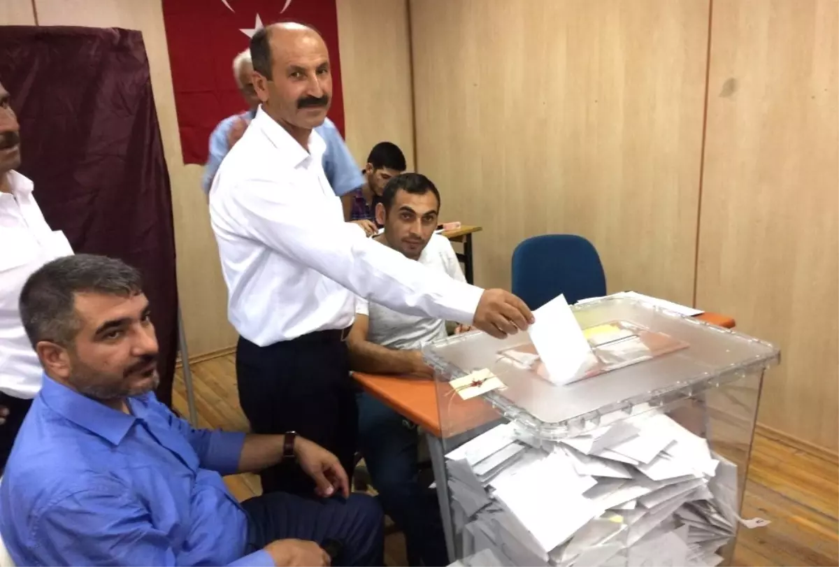 AK Parti Tut İlçe Kongresinde 2 Aday Yarıştı