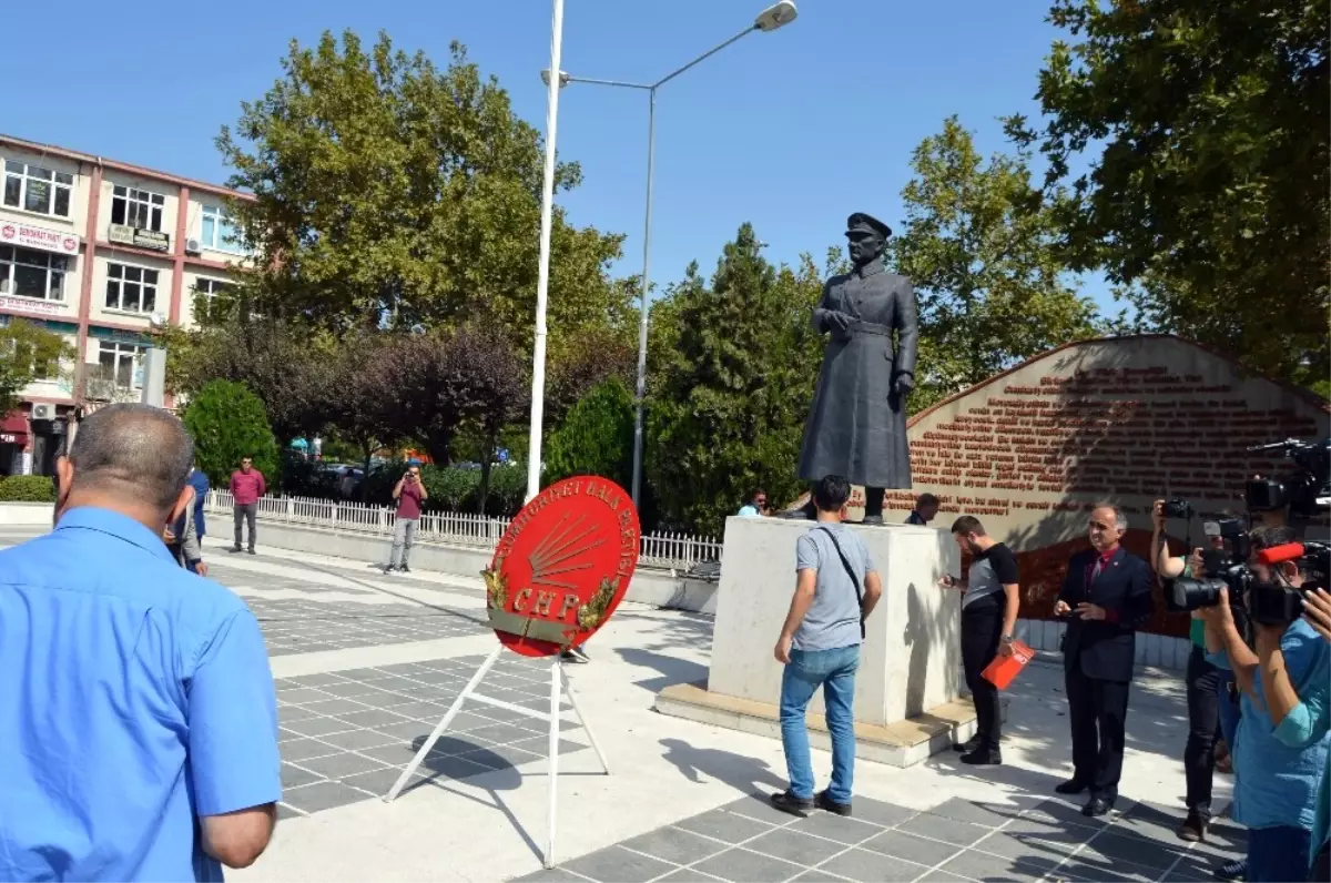 CHP'nin Kuruluş Töreninde Bayrak Krizi