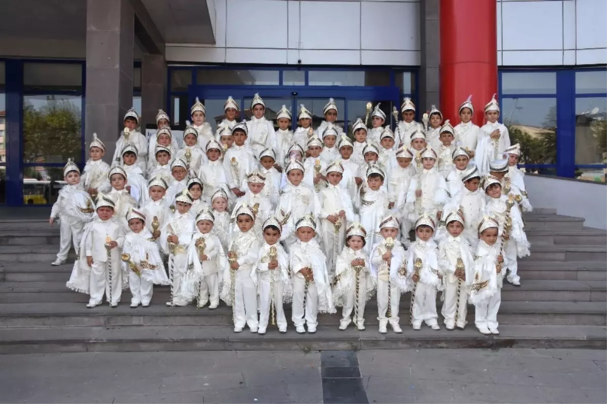 Düzce'de Belediyesi 120 Çocuğu Sünnet Ettirdi
