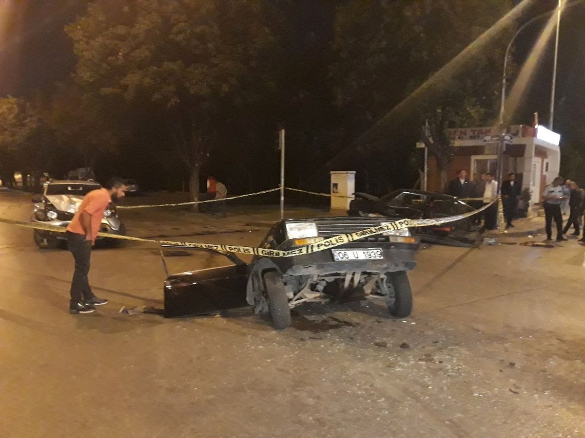 Kağıt Gibi İkiye Bölünen Otomobilden Sağ Çıktı