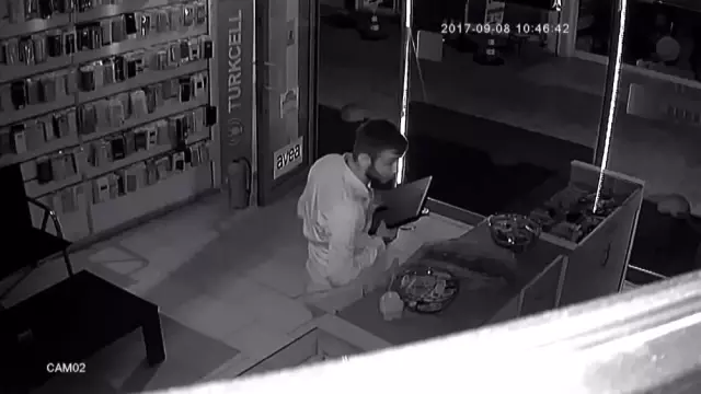 Alışveriş Yapar Gibi Hırsızlık Yaptılar