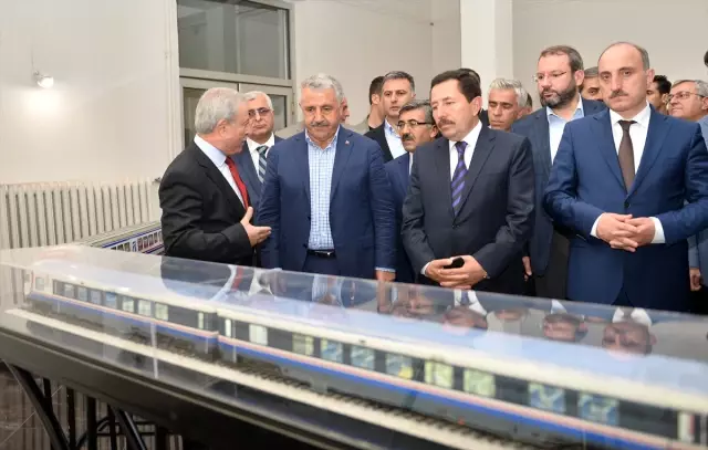 Bakan Arslan, Tüvasaş'ta İncelemelerde Bulundu Bakan Arslan, Tüvasaş'ta İncelemelerde Bulundu
