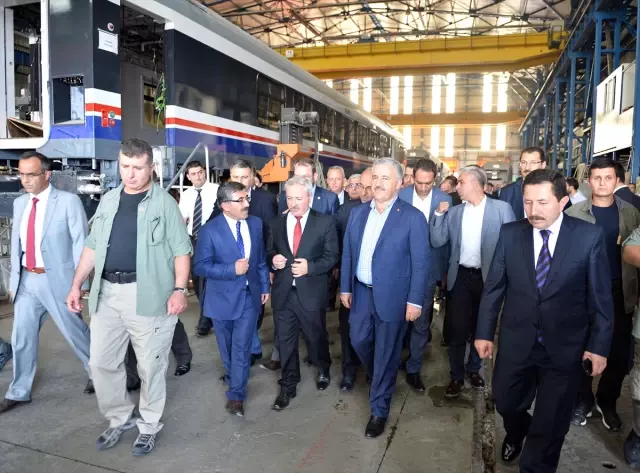 Bakan Arslan, Tüvasaş'ta İncelemelerde Bulundu Bakan Arslan, Tüvasaş'ta İncelemelerde Bulundu