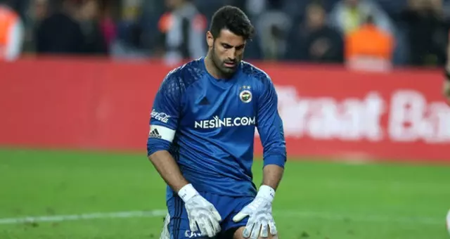 Fenerbahçeli Taraftarlar, Başakşehir Maçında Volkan Demirel'i Islıkladı
