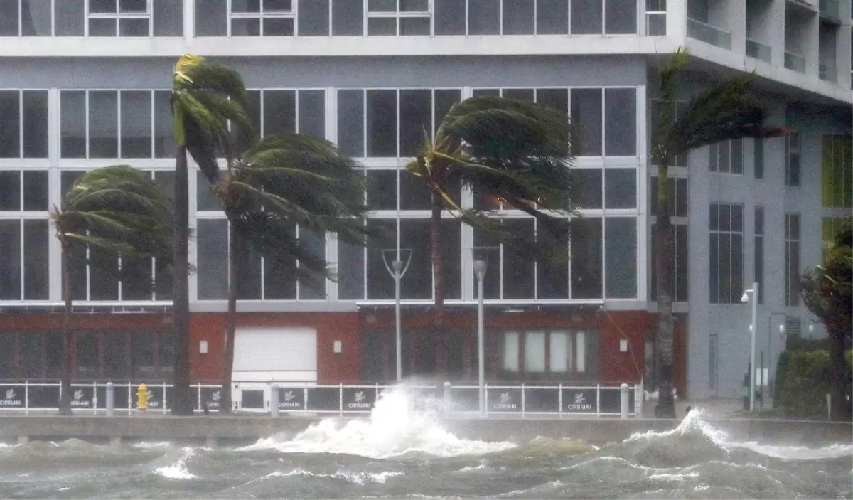 Florida'da Olağanüstü Hal İlan Edildi