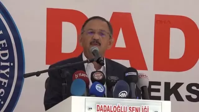 Şenlikte Gerginlik! Bakan Özhaseki, CHP'li Vekile Sert Çıktı: Terbiyesizlik Yapmayın Şenlikte Gerginlik! Bakan Özhaseki, CHP'li Vekile Sert Çıktı: Terbiyesizlik Yapmayın