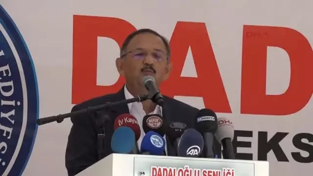 Şenlikte Gerginlik! Bakan Özhaseki, CHP'li Vekile Sert Çıktı: Terbiyesizlik Yapmayın Şenlikte Gerginlik! Bakan Özhaseki, CHP'li Vekile Sert Çıktı: Terbiyesizlik Yapmayın