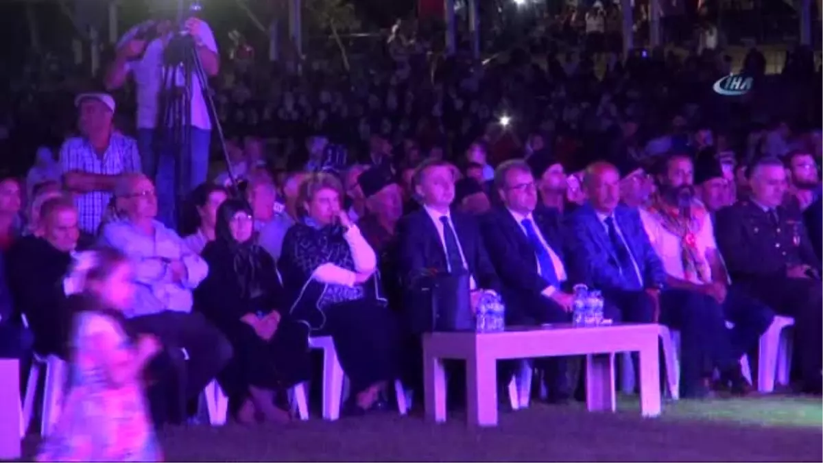 Orhan Hakalmaz, Söğüt Şenliklerinde 20 Bin İzleyenine 'İzmir'in Marşı'Nı Söyletti