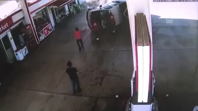 Akaryakıt İstasyonundaki Kaza Güvenlik Kamerasında