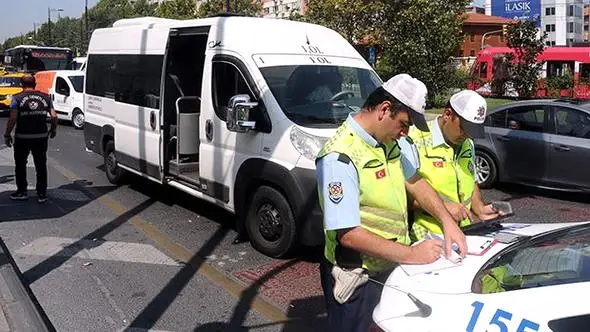Daha İlk Günden Skandal! Ehliyetsiz Okul Servisi Şoförü