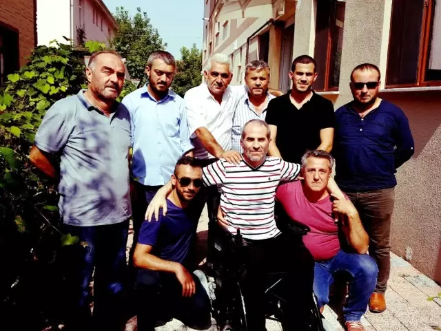 Ms Hastalığına Yakalanan Arkadaşlarına Tekerlekli Sandalye Aldılar Ms Hastalığına Yakalanan Arkadaşlarına Tekerlekli Sandalye Aldılar