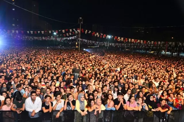 Sıla Beylikdüzü'nü Salladı Sıla Beylikdüzü'nü Salladı