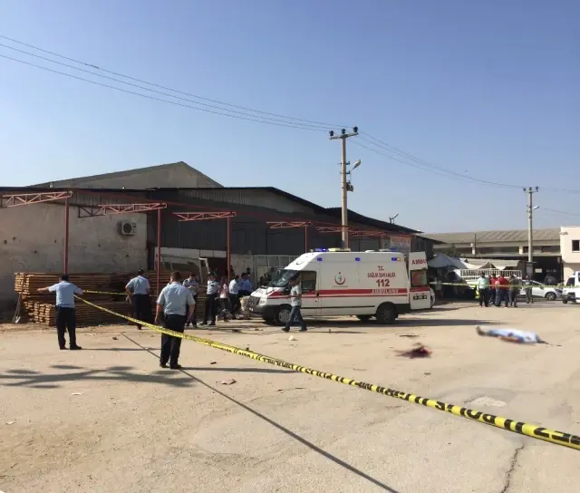 Trafik Polisi 9 Bin Lira Alacağı İçin 3 Akrabasını Öldürdü