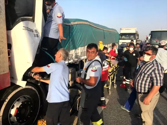 Eskişehir'de Anız Yangını Zincirleme Kazaya Neden Oldu