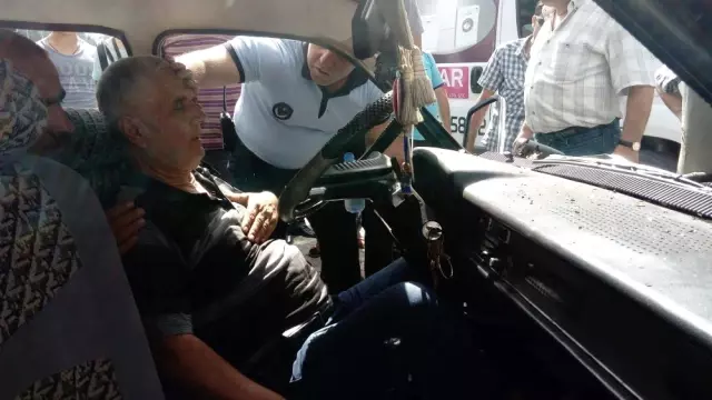 Freni Boşalan Otomobil Elektrik Direğine Çarptı: 3 Yaralı