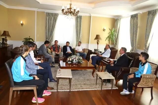Guliyev, Erzurum Valisi Azizoğlu'nu Ziyaret Etti Guliyev, Erzurum Valisi Azizoğlu'nu Ziyaret Etti
