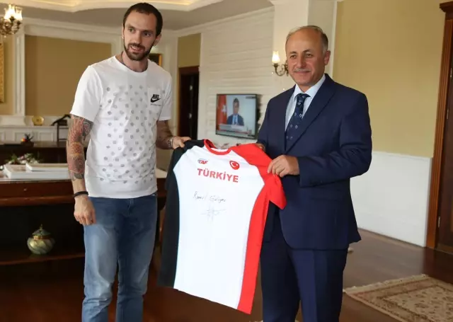 Guliyev, Erzurum Valisi Azizoğlu'nu Ziyaret Etti Guliyev, Erzurum Valisi Azizoğlu'nu Ziyaret Etti