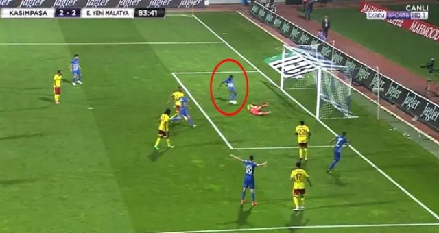 Kasımpaşa, Spikerin Bile Gol Diye Bağırdığı Pozisyonu Kaçırdı