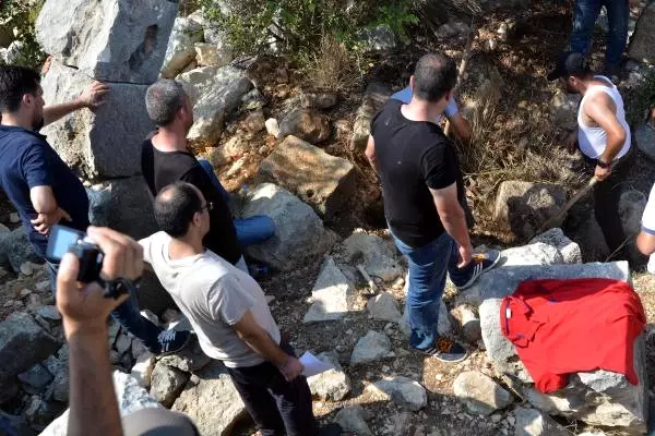 Ağabeyleri Cinayetten Yargılanınca Ortaya Çıkan Kadının Kimliği Kesinleşti Ağabeyleri Cinayetten Yargılanınca Ortaya Çıkan Kadının Kimliği Kesinleşti