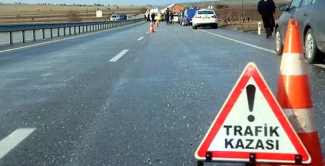 Aksaray'da İki Otomobil Çarpıştı: 1 Ölü, 2 Yaralı