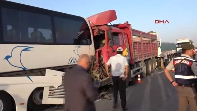 Anız Yangını Nedeniyle 14 Araç Birbirine Girdi: 12 Yaralalı