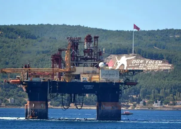 Dev Petrol Arama Platformu, Çanakkale Boğazından Geçti