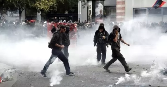 Fransa'da Çalışma Yasası Protestolarında Olaylar Çıktı