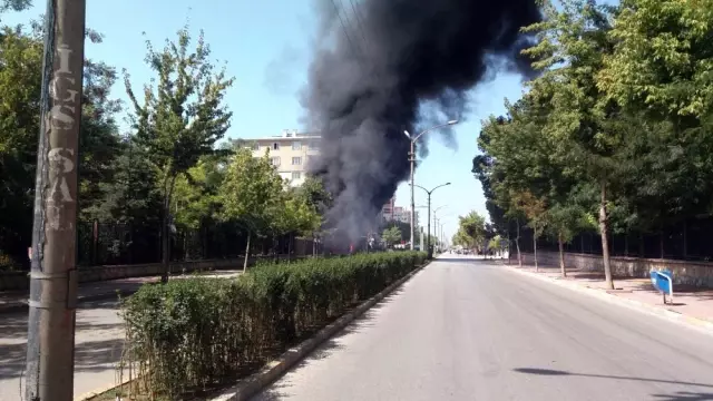 Karayolları Bölge Müdürlüğü Bahçesinde Korkutan Yangın