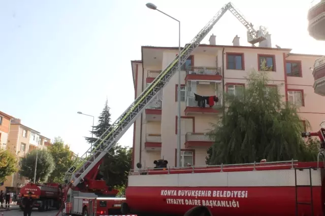 Konya'da 5 Katlı Binanın Çatısında Yangın