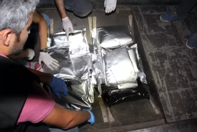 Mersin Limanı'ndaki Uyuşturucuyla İlgili 5 Kişi Tutuklandı