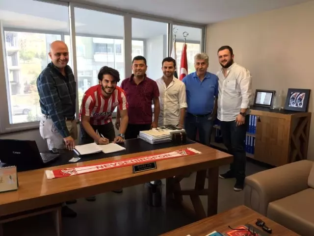Nevşehirspor, Bergama Belediyespor'dan Ferhat Karakaya'yı Transfer Etti