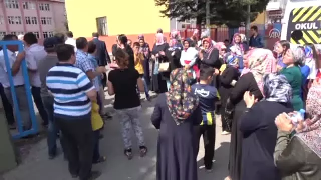 Öğrenci Velilerinden Okul Değişikliği Tepkisi