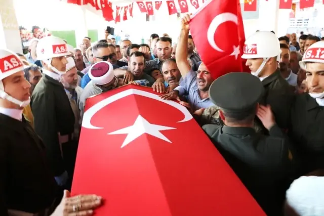 Şehit Piyade Sözleşmeli Er İbrahim Halil Çetinkaya Son Yolculuğuna Uğurlandı (1)
