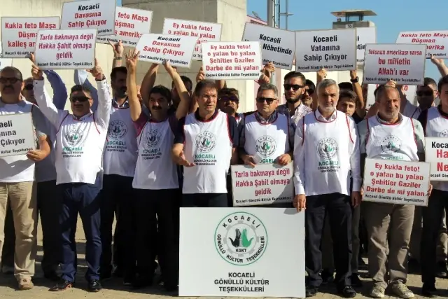 Stk'lar Fetö Davasına Dikkat Çekmek İçin Eylem Yaptı