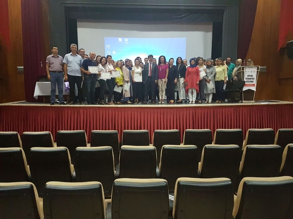 Afyonkarahisar'da 'Oyun Terapisi' Eğitimi Sona Erdi